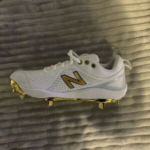 Women’s New Balance Gold Metal Softball Cleats